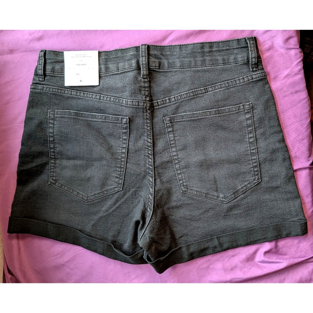 NWT Women's H&M Cuffed Stretch Black Jean Shorts Size 14 Mid Rise Waist